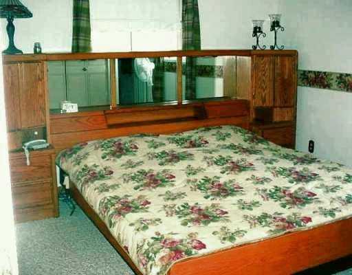 28 Walker Road Canonsburg, PA 15317 - Photo 7 of 8 Master Bedroom.