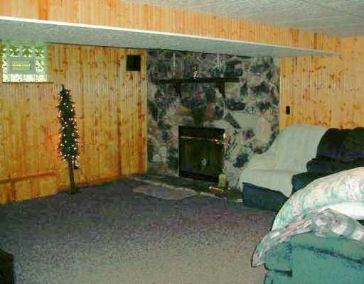 28 Walker Road Canonsburg, PA 15317 - Photo 8 of 8 Den/Family/Great Room.