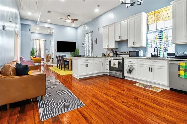 $2,800 | 2608 Magnolia Street, New Orleans, LA 70113