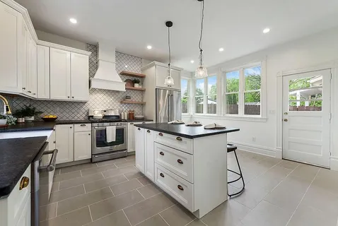 $650,000 | 526 10th Street, Oakmont, PA 15139