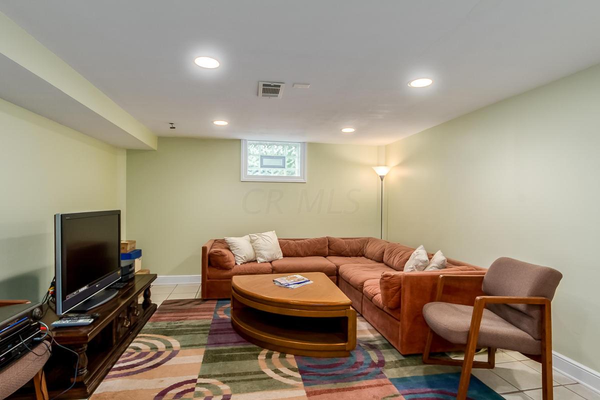 2009 Upper Chelsea Road Columbus, OH 43221 - Photo 17 of 24