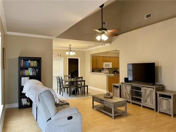 $1,700 | 4441 Burbank Drive, Unit 201, Baton Rouge, LA 70820