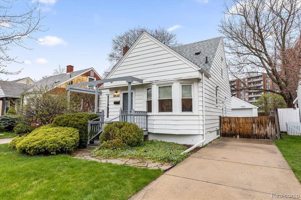 2402 Harvard Road Berkley, MI 48072 - Photo 3 of 27