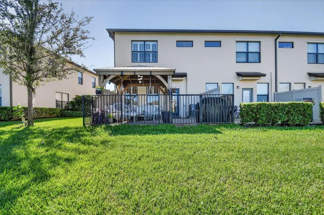 $3,100 | 2829 Bard Street, Palm Springs, FL 33406