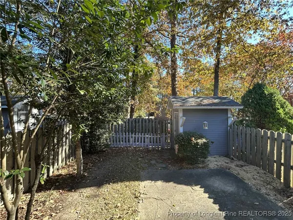 $1,650 | 2410 Fairfax Place, Fayetteville, NC 28303