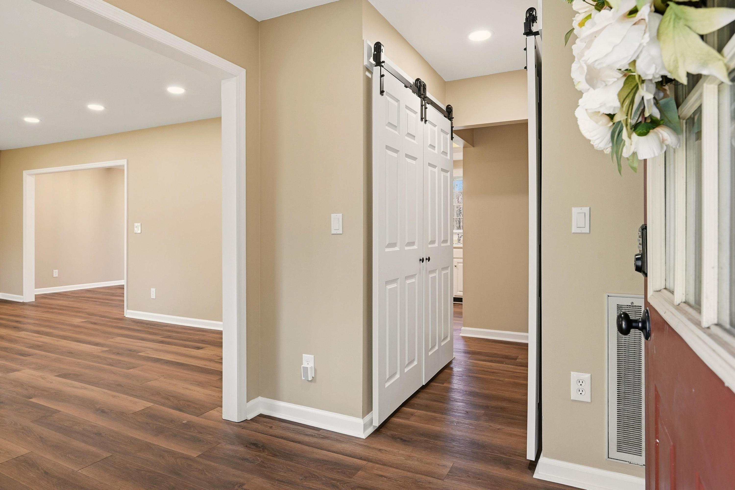 128 Myrtle Lane Ooltewah, TN 37363 - Photo 5 of 42 Foyer