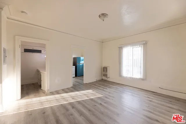 $1,295 | 946 South Burlington Avenue, Unit 201, Los Angeles, CA 90006