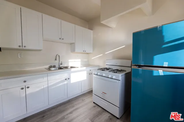 $1,295 | 946 South Burlington Avenue, Unit 201, Los Angeles, CA 90006