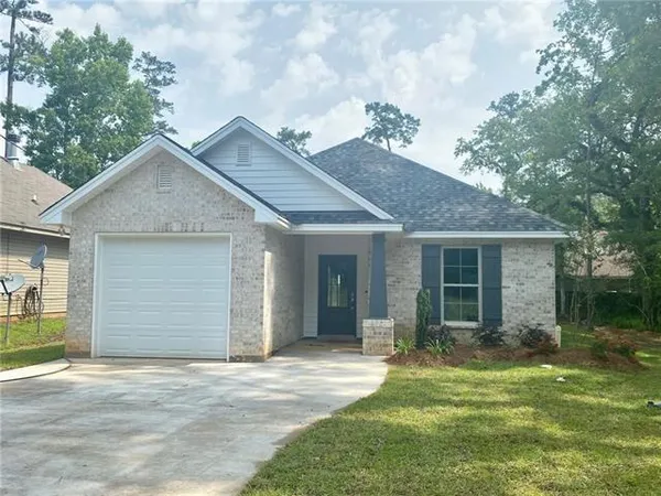 $2,000 | 805 Norval Street, Mandeville, LA 70448