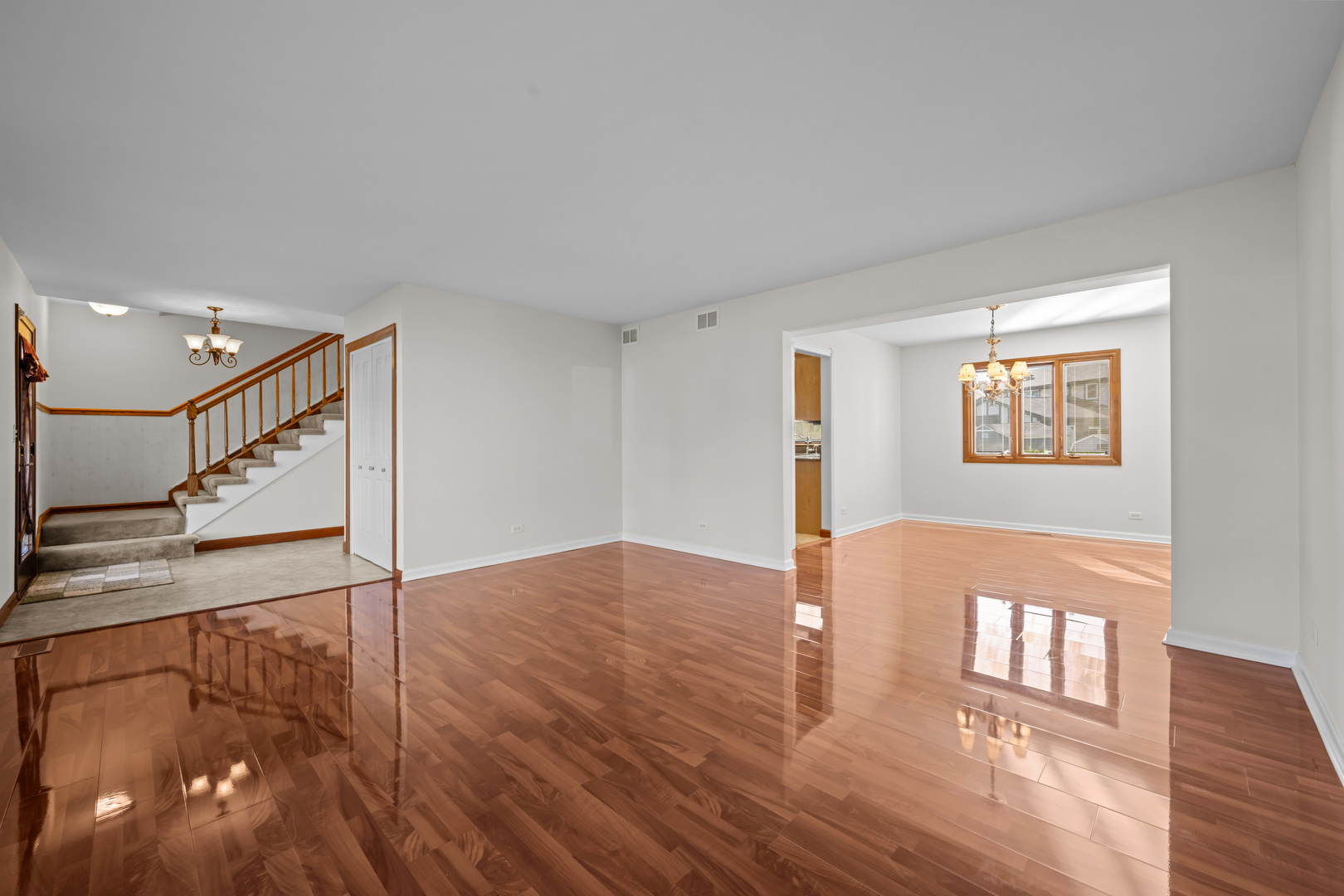 1312 Saddle Row Addison, IL 60101 - Photo 6 of 35