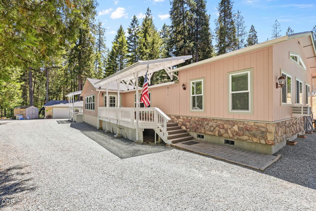 4300 Pleasant Creek Road Rogue River, OR 97537 - Photo 2 of 78