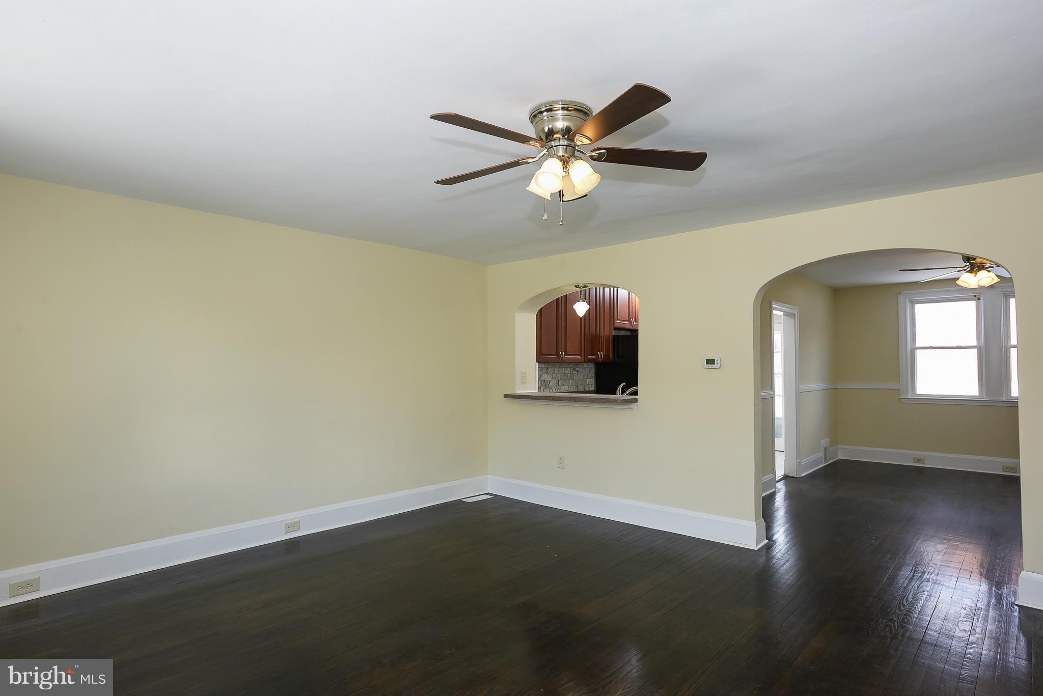 921 Calwell Road Baltimore, MD 21229 - Photo 2 of 22 Living Room