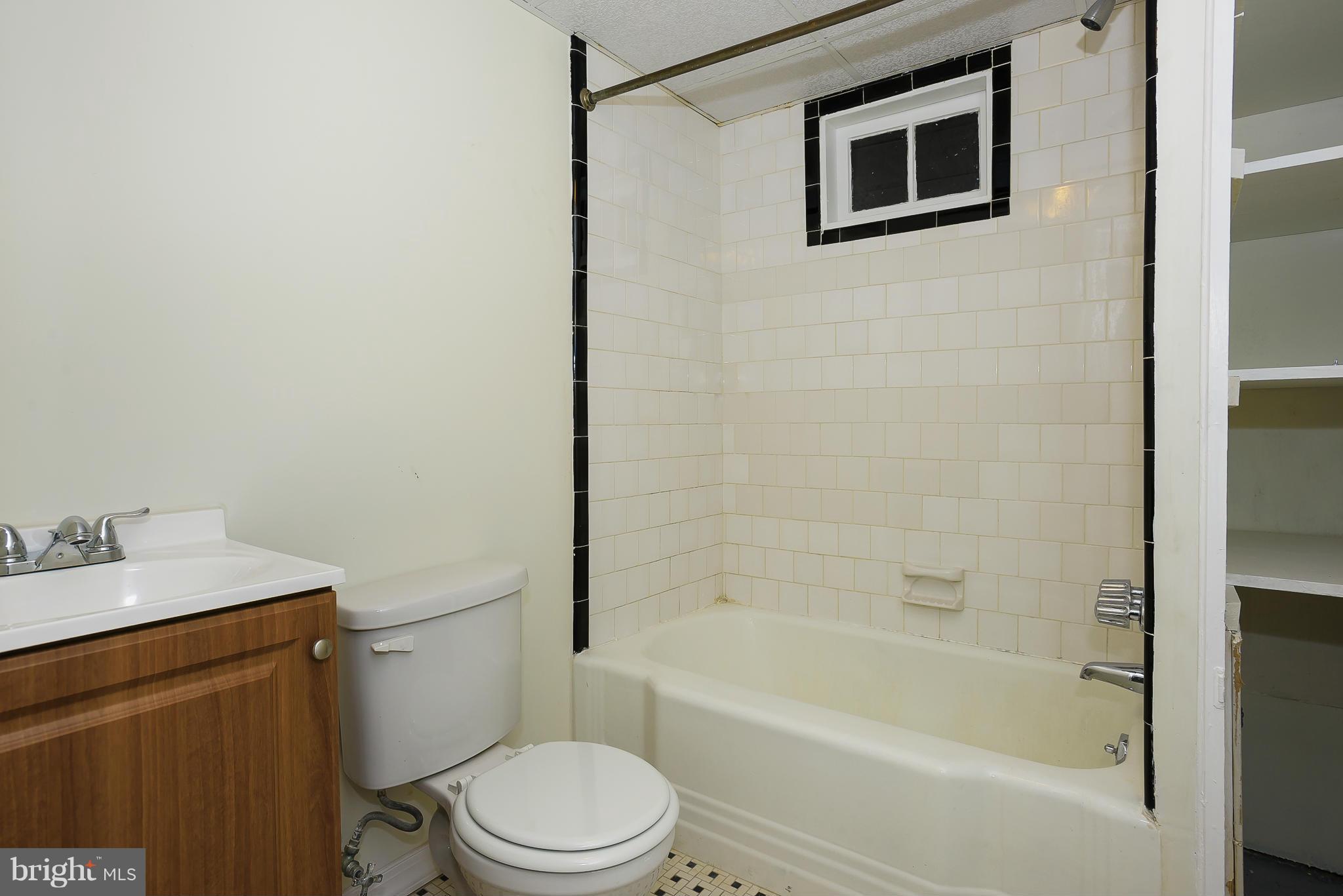 921 Calwell Road Baltimore, MD 21229 - Photo 20 of 22 Bath