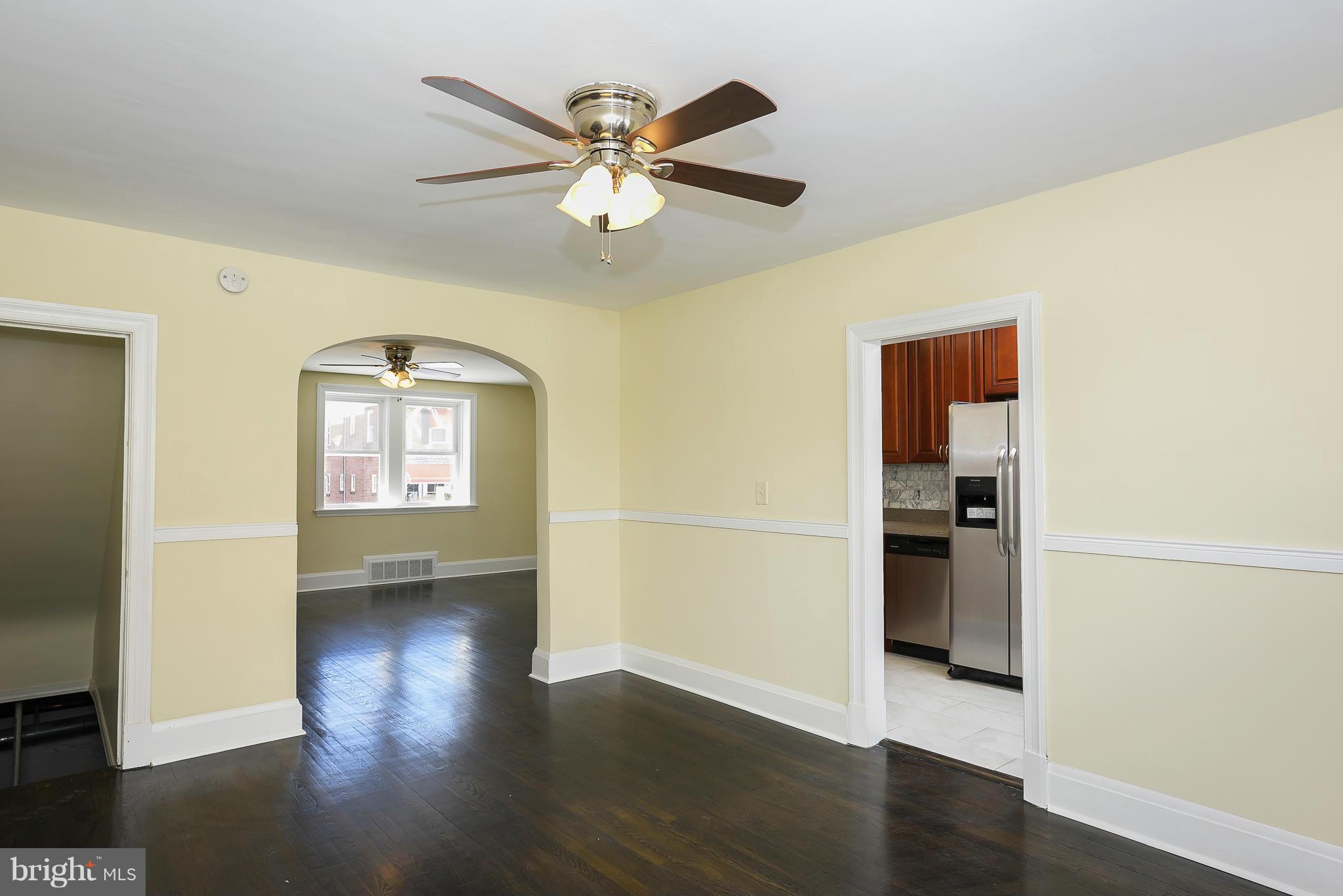 921 Calwell Road Baltimore, MD 21229 - Photo 6 of 22 Living Room