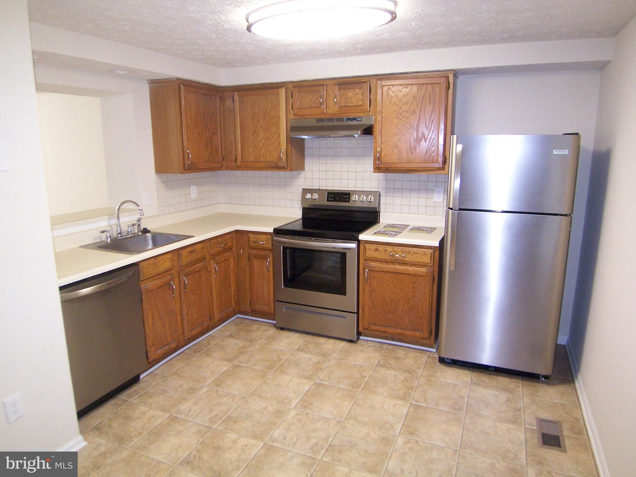 17 Hyacinth Road Baltimore, MD 21234 - Photo 4 of 17