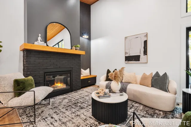 $900,000 | 9421 Lakeview Court, West Olive, MI 49460