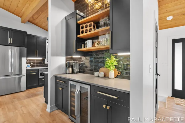 $900,000 | 9421 Lakeview Court, West Olive, MI 49460