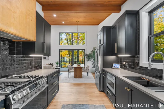 $900,000 | 9421 Lakeview Court, West Olive, MI 49460