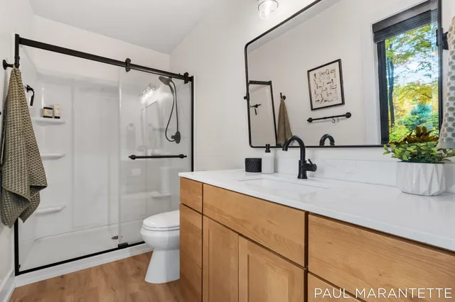 $900,000 | 9421 Lakeview Court, West Olive, MI 49460