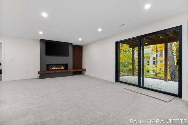 $900,000 | 9421 Lakeview Court, West Olive, MI 49460