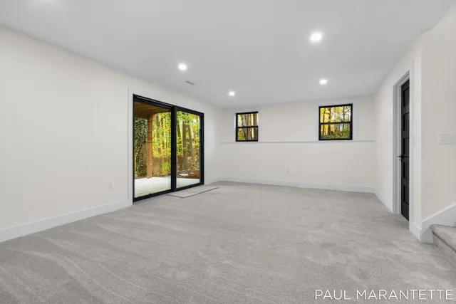 $900,000 | 9421 Lakeview Court, West Olive, MI 49460