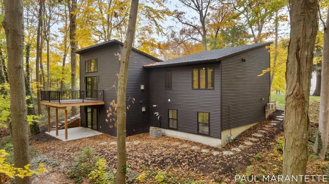 $900,000 | 9421 Lakeview Court, West Olive, MI 49460