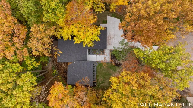 $900,000 | 9421 Lakeview Court, West Olive, MI 49460