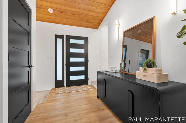 $900,000 | 9421 Lakeview Court, West Olive, MI 49460