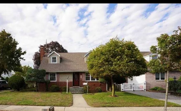 $4,800 | 252 Arlington Street, Mineola, NY 11501