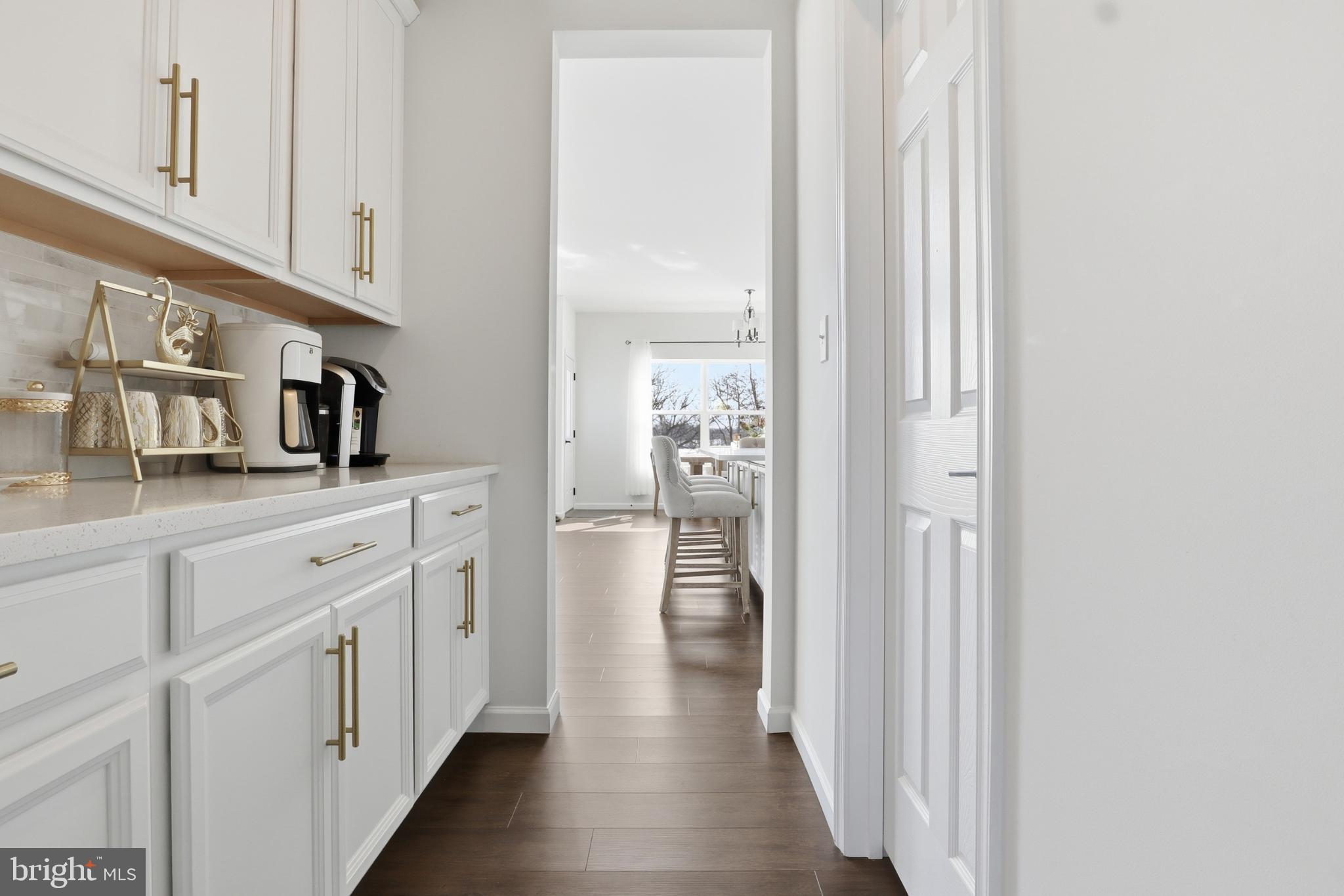 520 Darrow Road York, PA 17404 - Photo 9 of 33 Bright and inviting kitchen corridor.