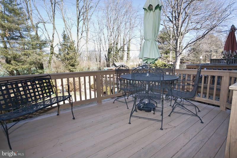198 Stanmore Road Baltimore, MD 21212 - Photo 20 of 24 a view of a chairs and table on the wooden floor