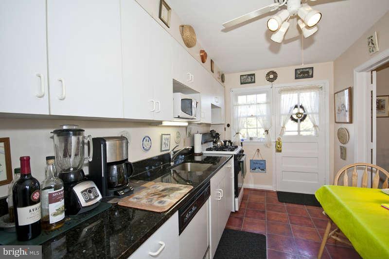 198 Stanmore Road Baltimore, MD 21212 - Photo 9 of 24 a kitchen with granite countertop lots of counter top space