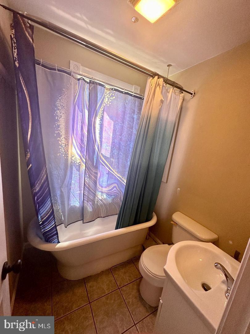 313 North Kent Street Winchester, VA 22601 - Photo 5 of 15 a bathroom with a sink toilet and shower