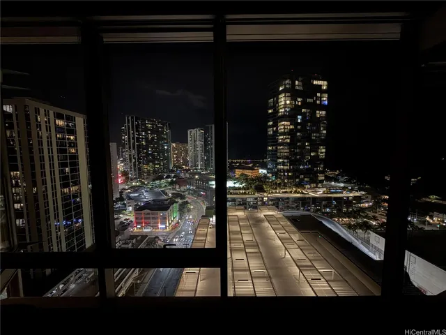 $2,800 | 1001 Queen Street, Unit 1810, Honolulu, HI 96814