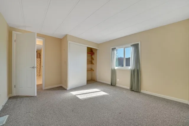 a view of empty room with closet and entryway