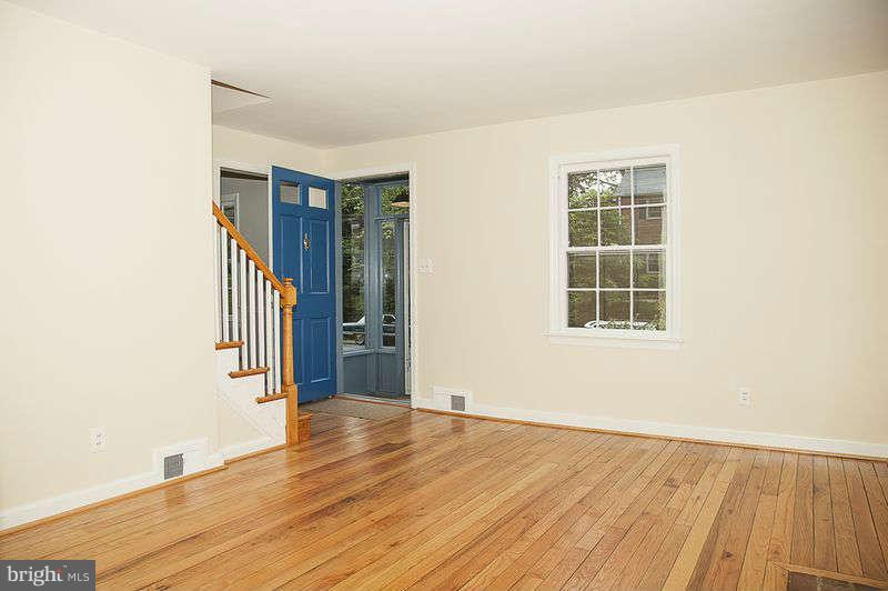 304 Penwood Road Silver Spring, MD 20901 - Photo 4 of 18 Living Room