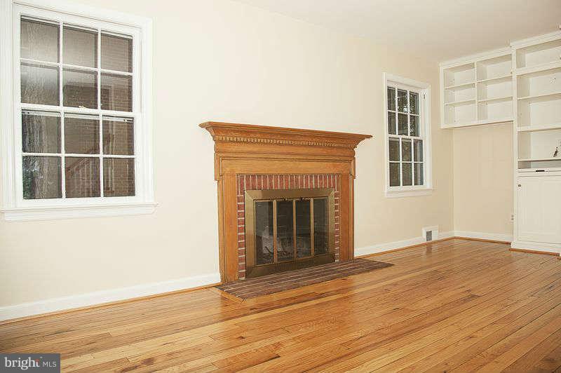 304 Penwood Road Silver Spring, MD 20901 - Photo 5 of 18 Living Room
