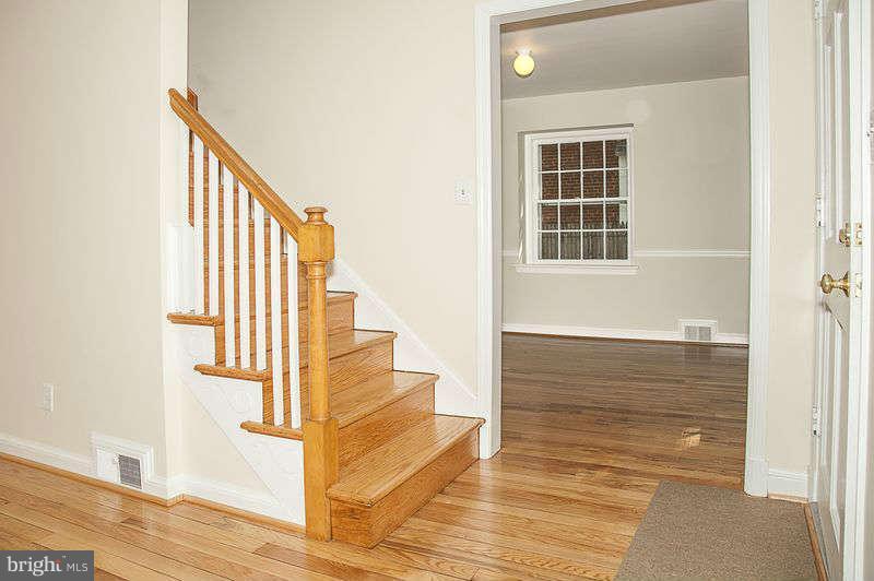 304 Penwood Road Silver Spring, MD 20901 - Photo 6 of 18 Interior (General)