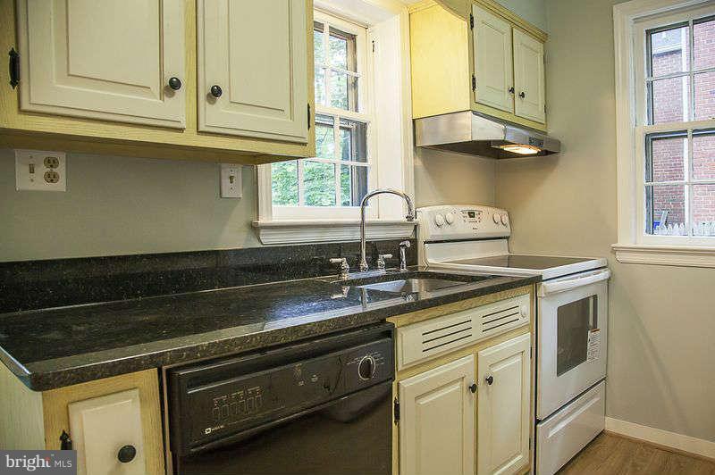 304 Penwood Road Silver Spring, MD 20901 - Photo 7 of 18 Kitchen