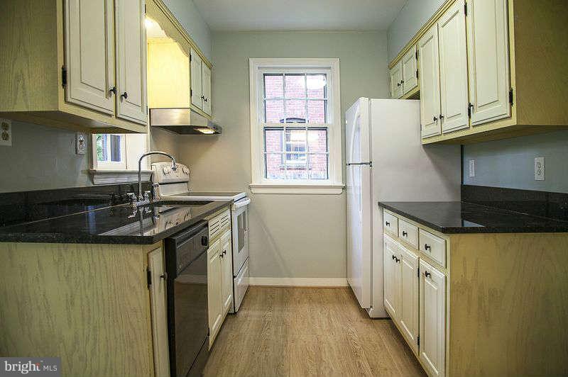304 Penwood Road Silver Spring, MD 20901 - Photo 8 of 18 Kitchen