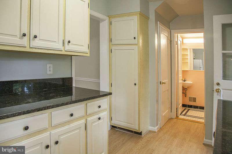 304 Penwood Road Silver Spring, MD 20901 - Photo 10 of 18 Bath