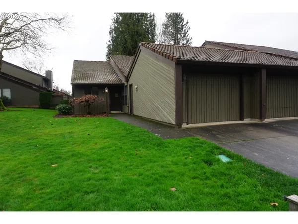 $309,900 | 13819 Northwest 10th Court, Unit F, Vancouver, WA 98685