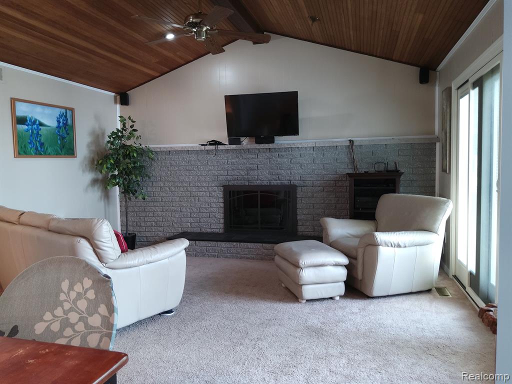 1058 Avon Manor Road Rochester Hills, MI 48307 - Photo 10 of 24