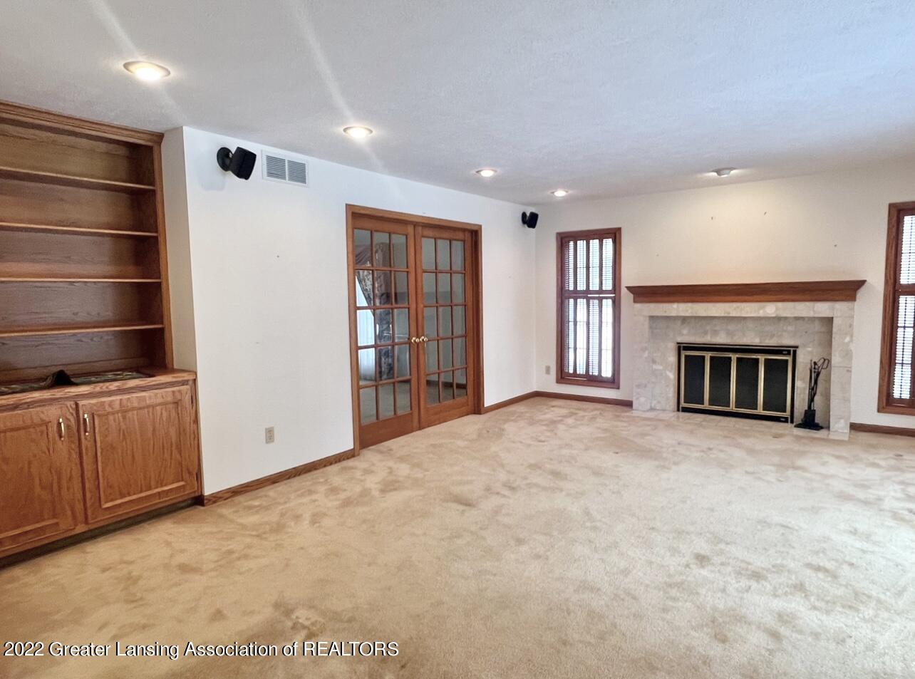 2557 Dustin Road Okemos, MI 48864 - Photo 6 of 53 FAMILY ROOM