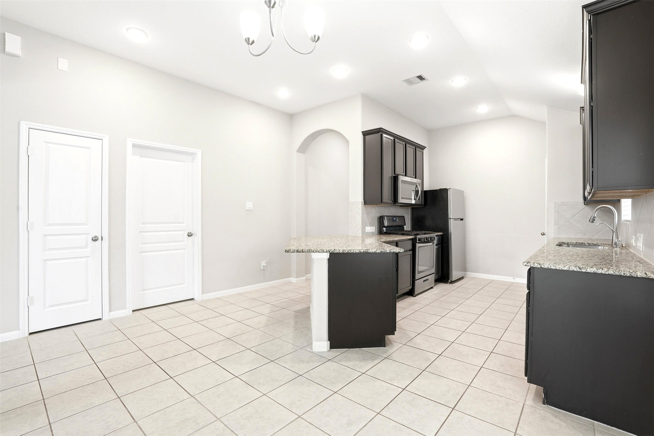 3718 Logandale Ridge Lane Katy, TX 77493 - Photo 8 of 28 Spacious kitchen next to laundry room for conveinence