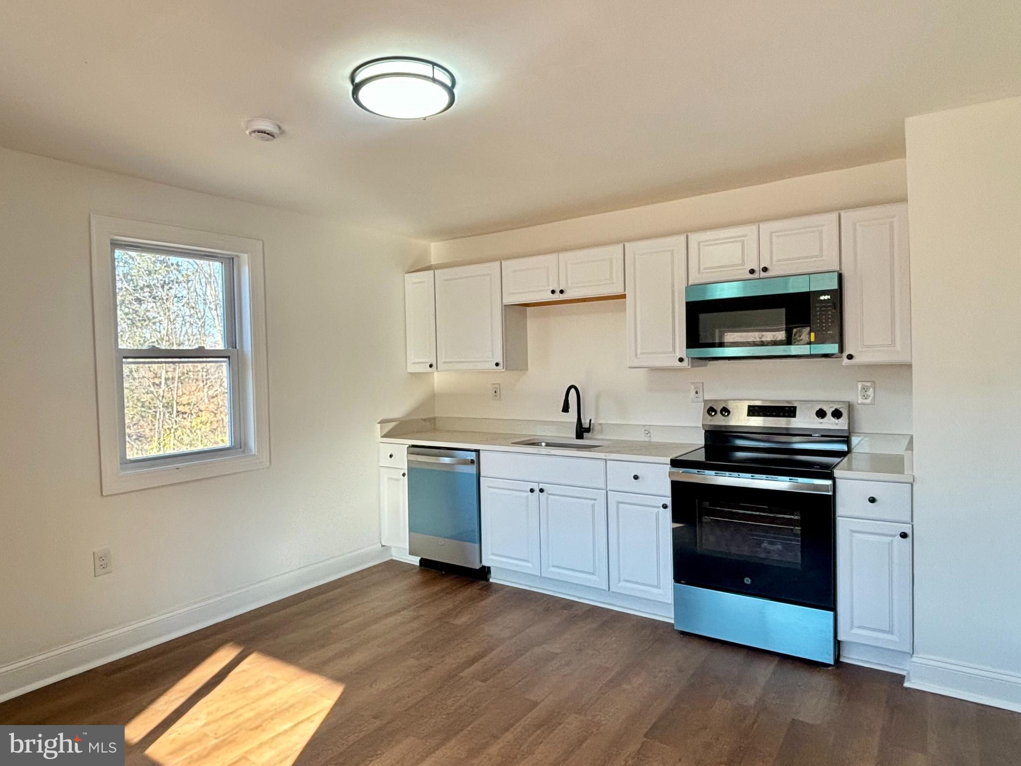 8 Kerns Lane Berkeley Springs, WV 25411 - Photo 4 of 20