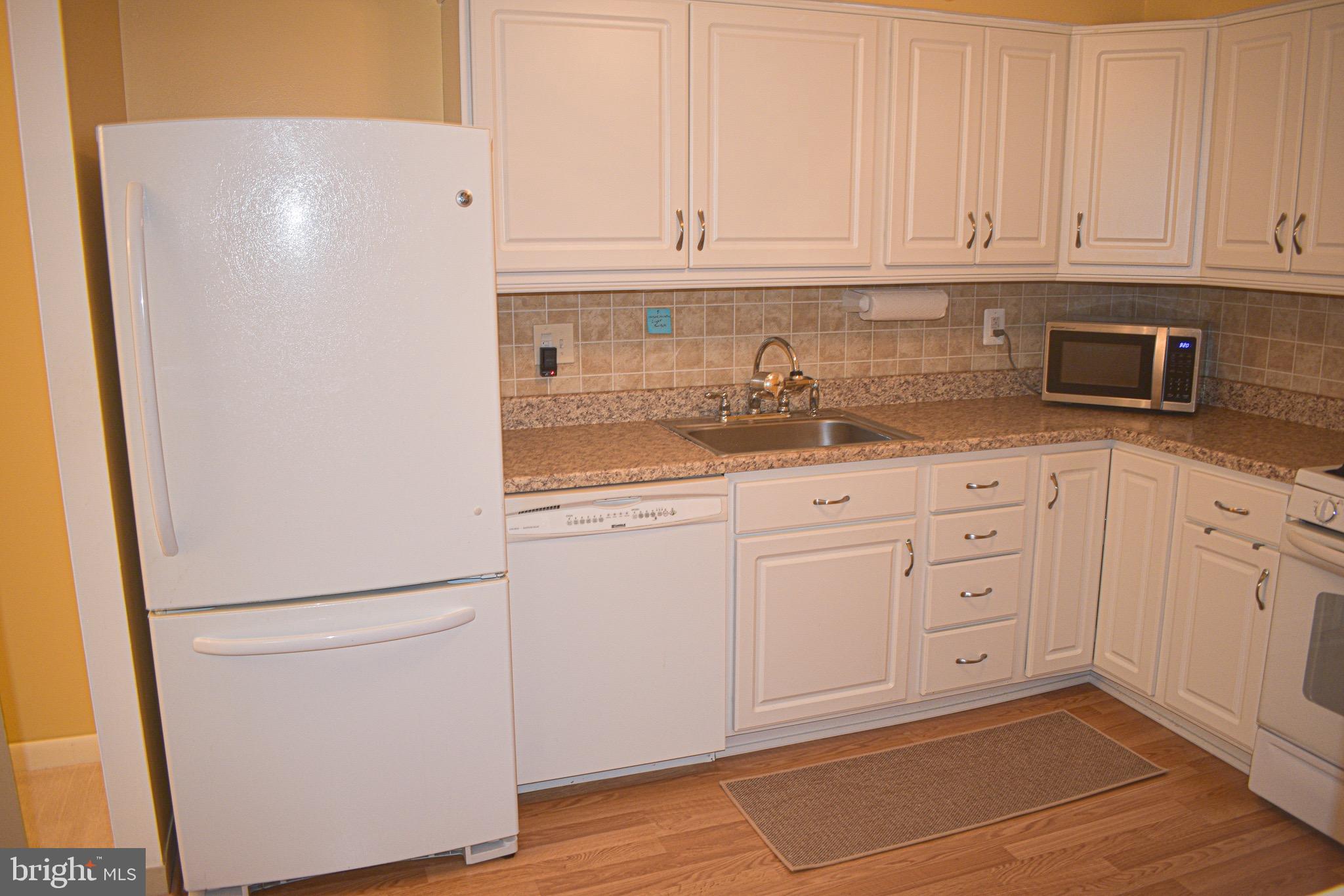 51201 Delaire Landing Road, Unit 201 Philadelphia, PA 19114 - Photo 5 of 16 Gallery Image 5