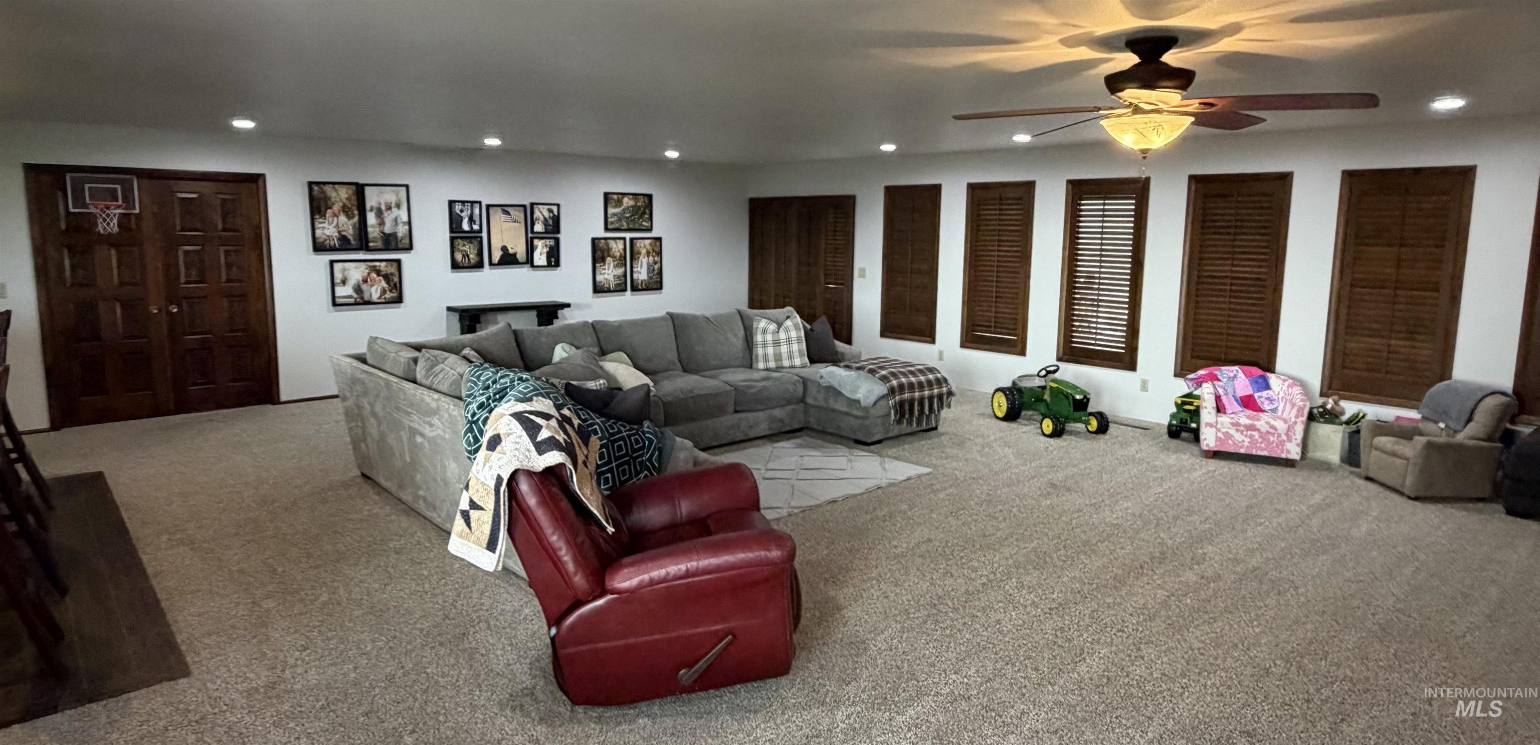 880 Jenkins Creek Road Weiser, ID 83672 - Photo 15 of 43 Expansive living area featuring plush carpet flooring, recessed lighting, and a ceiling fan