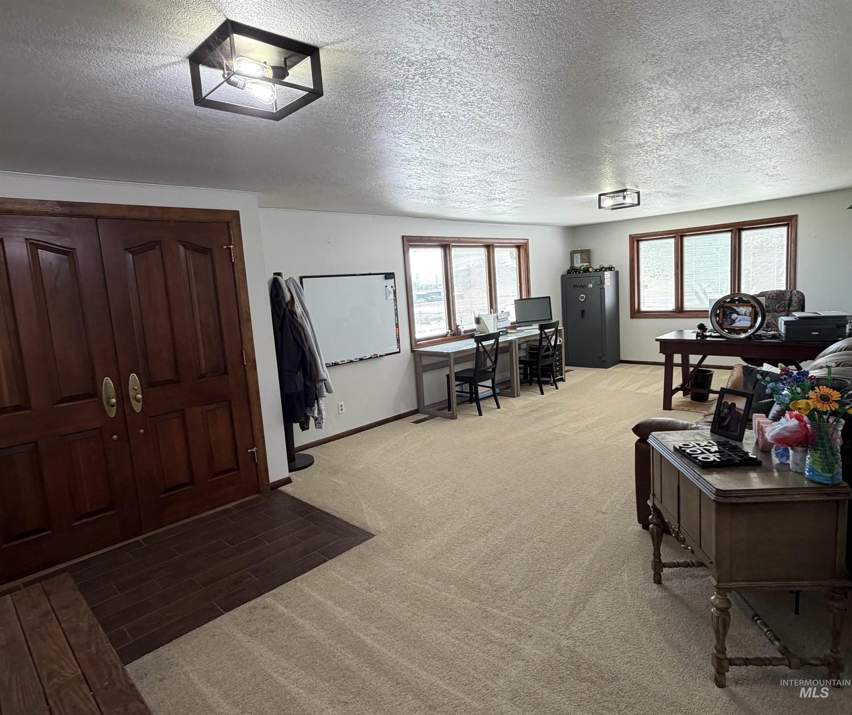 880 Jenkins Creek Road Weiser, ID 83672 - Photo 4 of 43 Spacious room featuring light-toned carpeting and multiple windows with wood trim