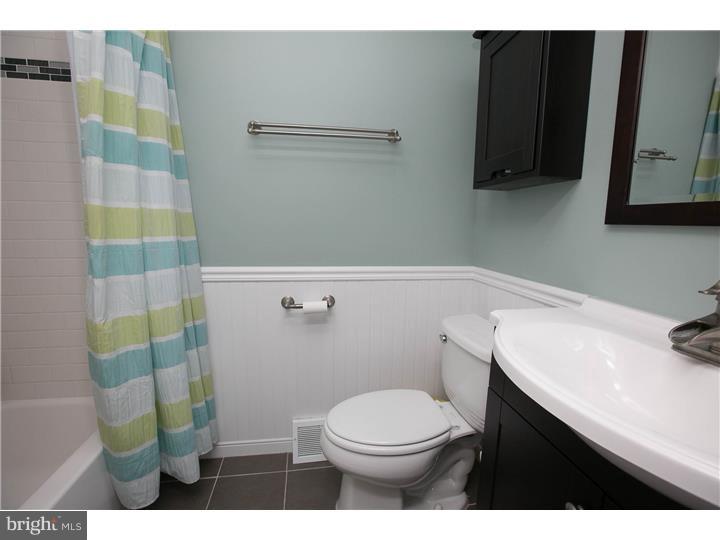 7269 Hill Road Philadelphia, PA 19128 - Photo 12 of 25 Bathroom